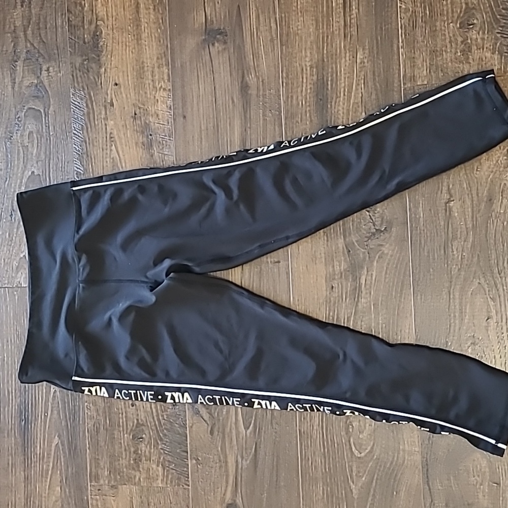 Zyia Leggings